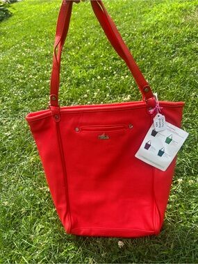 Daring Abbey Coral Tote by Thirty-One